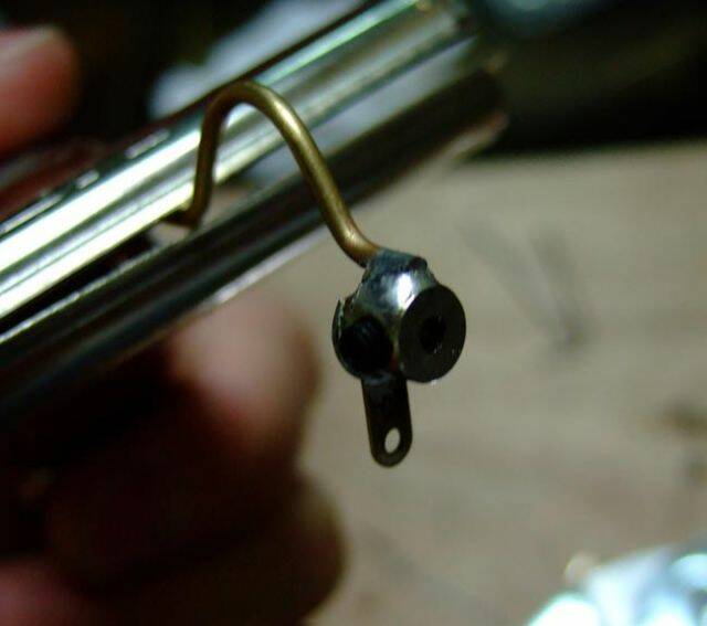 艦尾轉向舵部位-在焊上焊接片